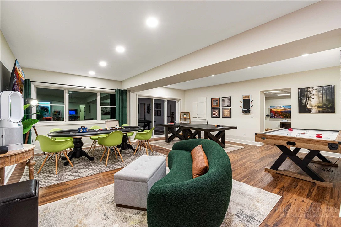 Image number 12 for the current listing