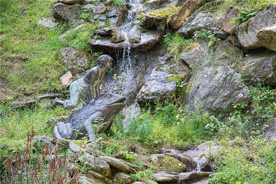 Image number 3 for the current listing