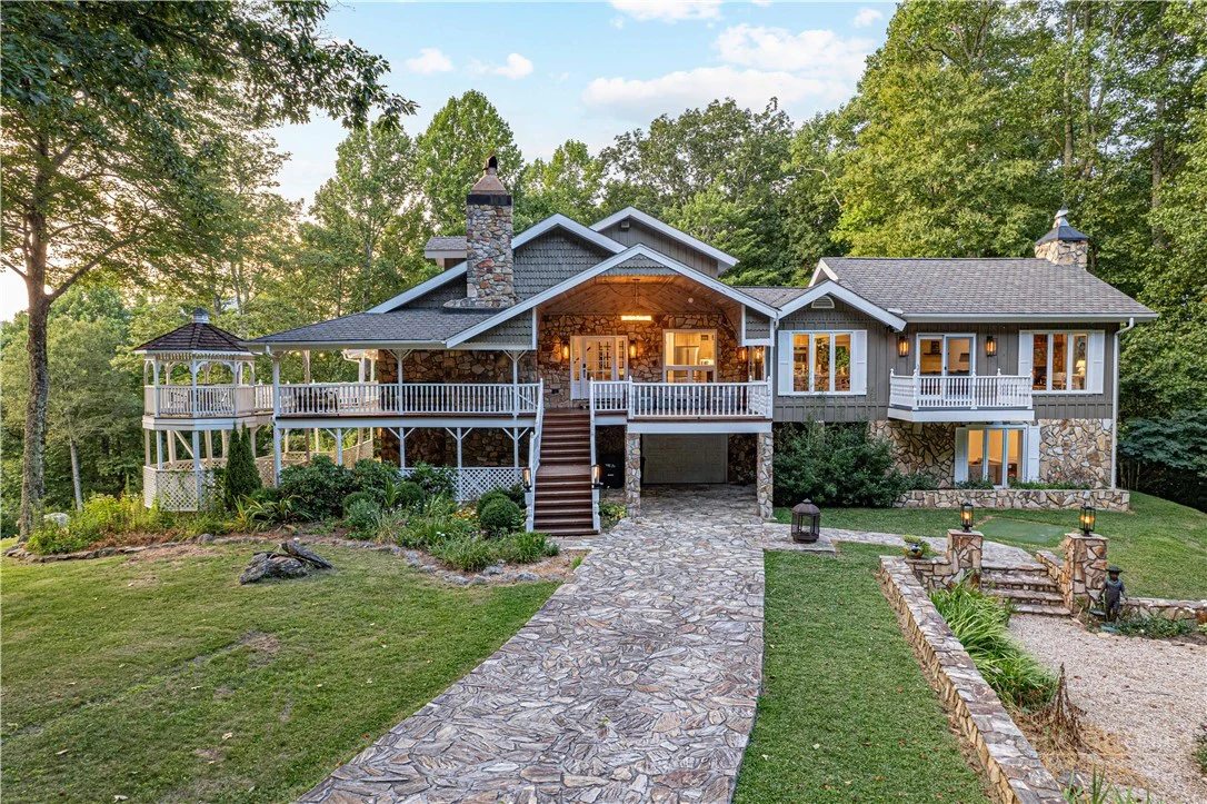 Image number 2 for the current listing