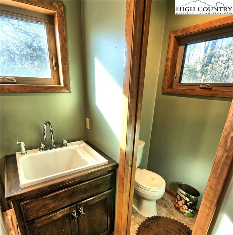 Image number 3 for the current listing