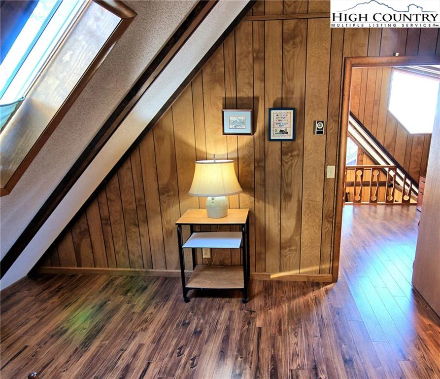 Image number 2 for the current listing