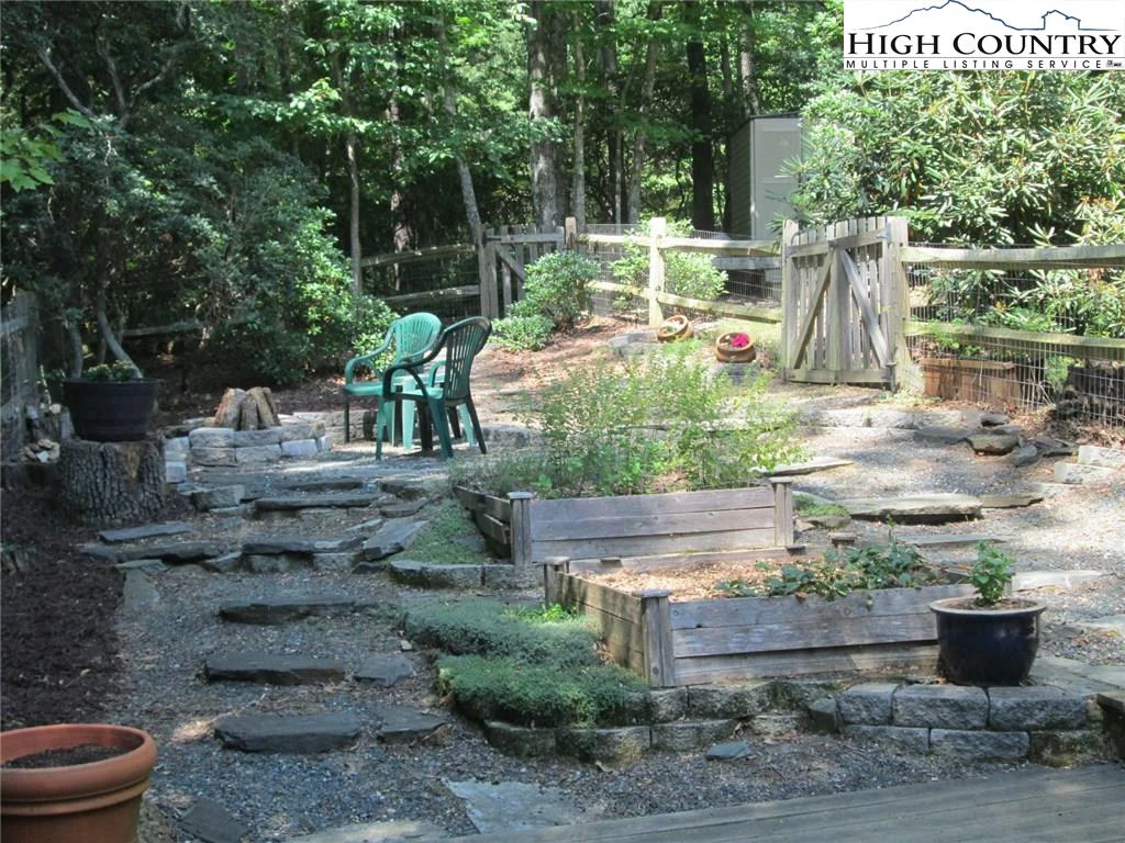 Image number 16 for the current listing
