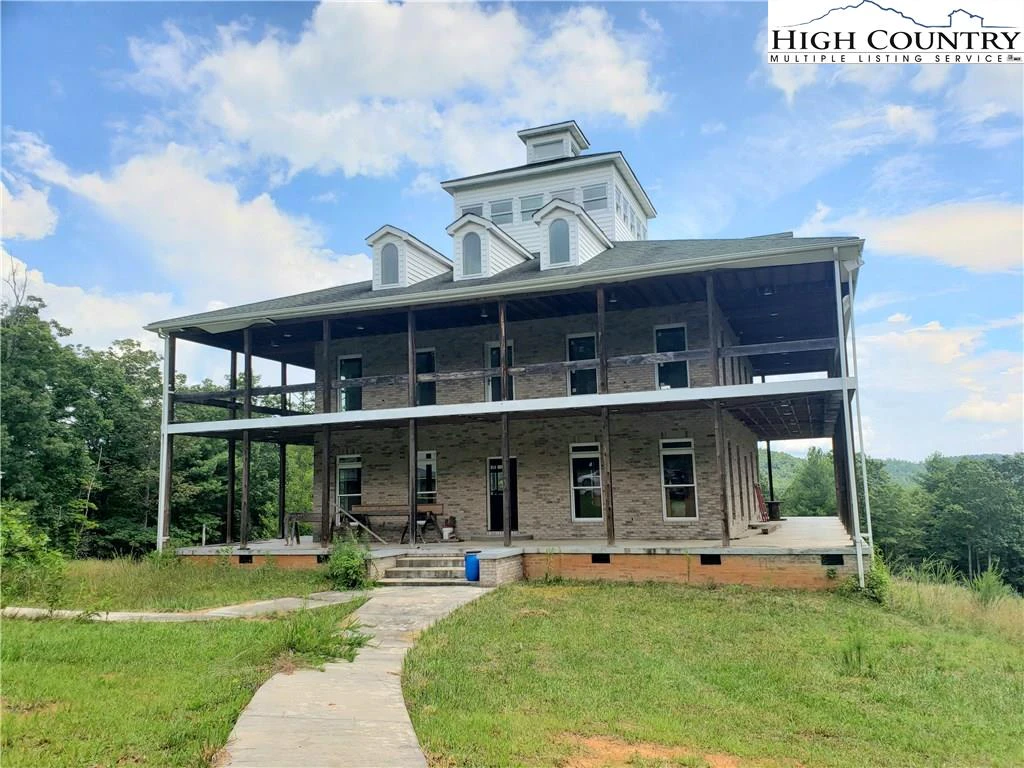 Image number 1 for the current listing