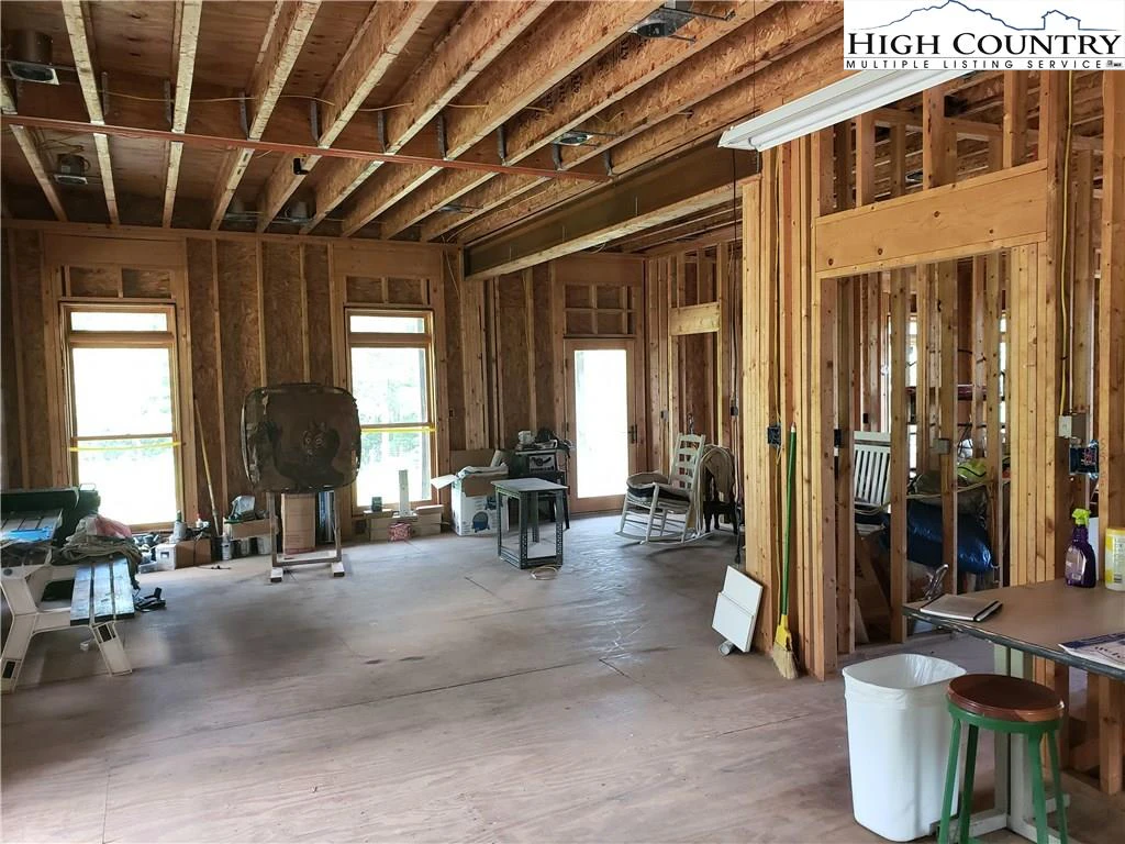 Image number 2 for the current listing