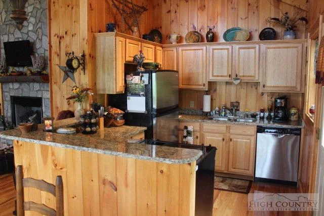 Image number 9 for the current listing