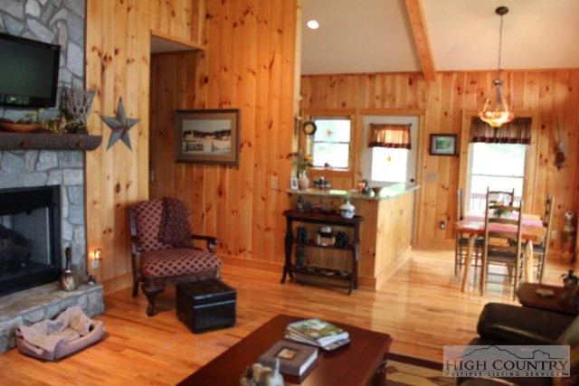 Image number 7 for the current listing