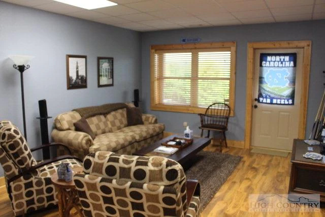 Image number 3 for the current listing