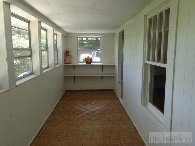 Image number 16 for the current listing