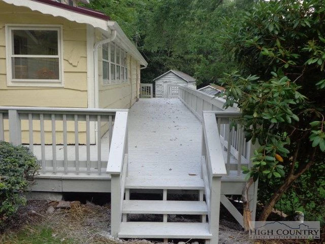 Image number 11 for the current listing
