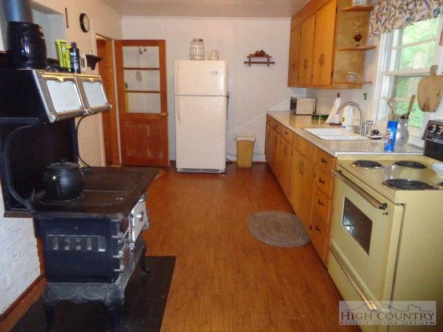 Image number 8 for the current listing