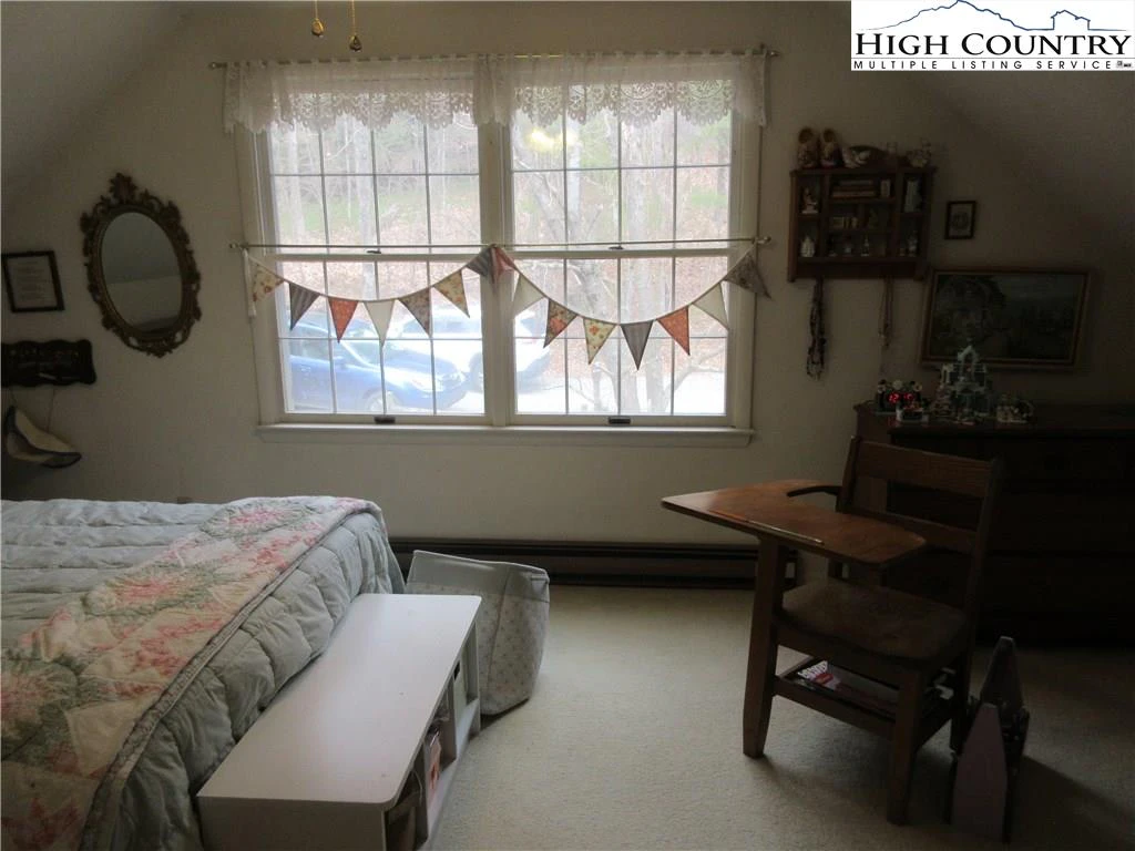 Image number 11 for the current listing