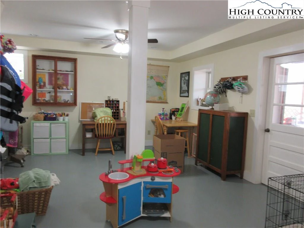 Image number 14 for the current listing