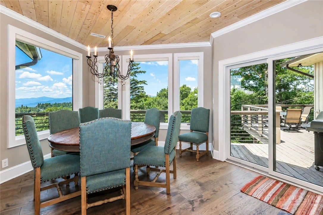 Image number 19 for the current listing