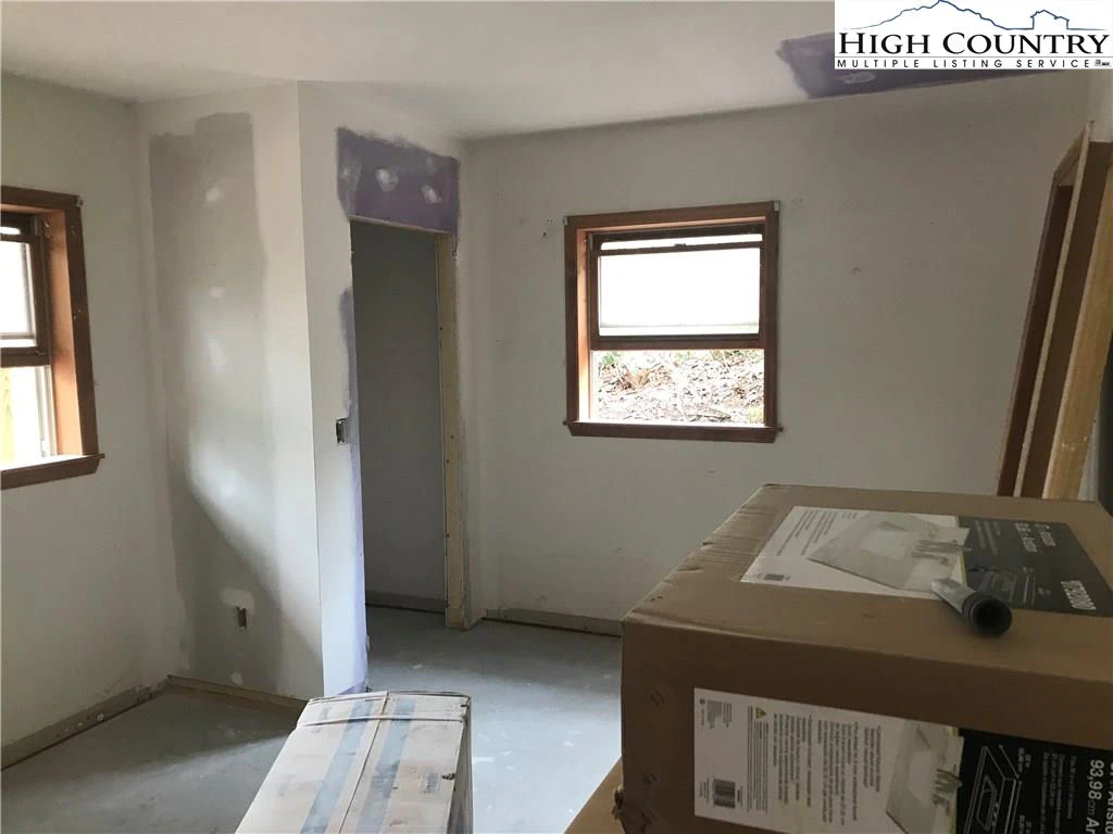 Image number 2 for the current listing