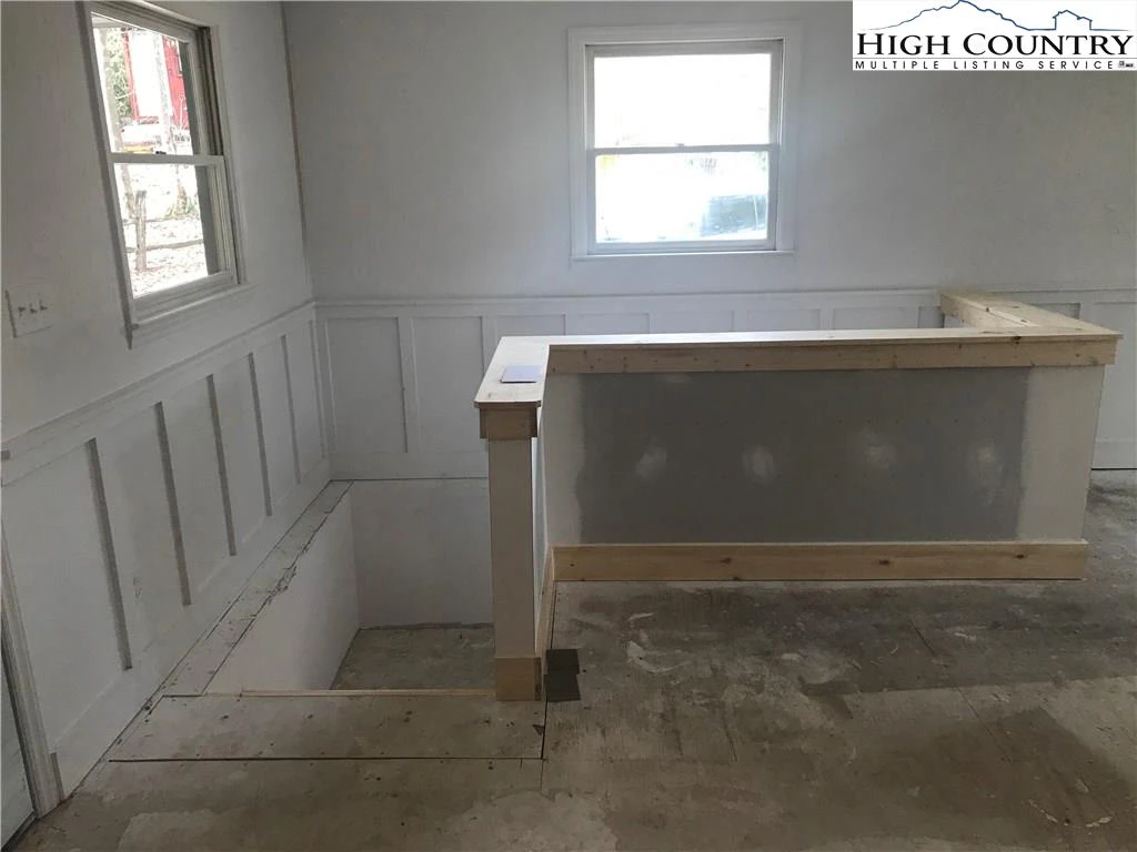 Image number 15 for the current listing