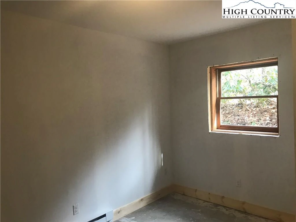 Image number 10 for the current listing