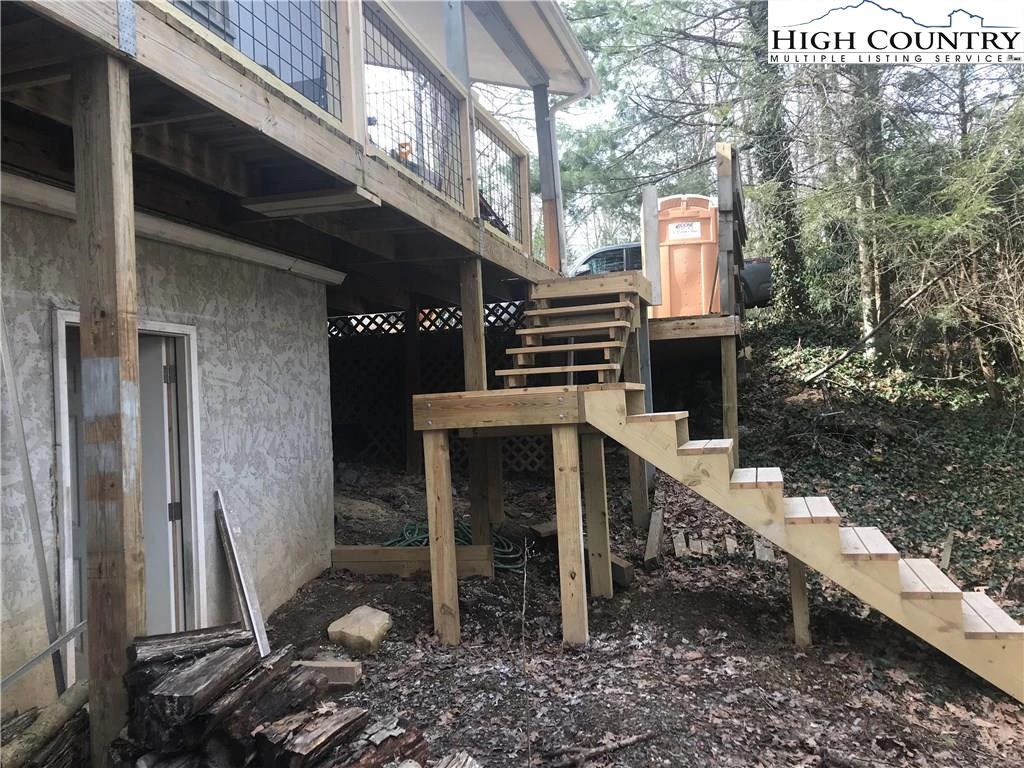 Image number 4 for the current listing