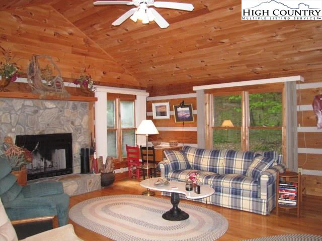 Image number 27 for the current listing