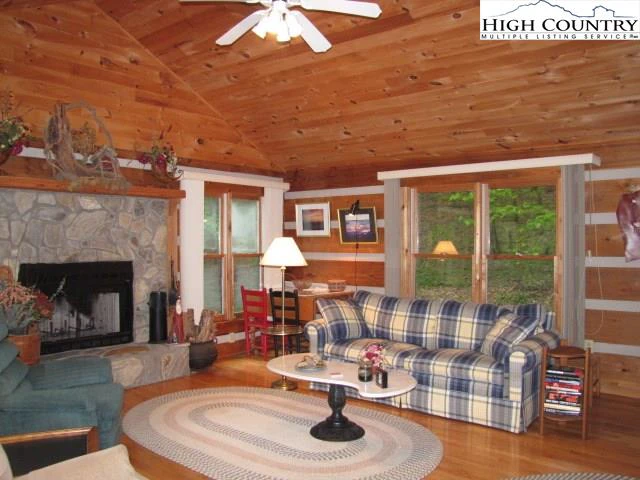 Image number 41 for the current listing