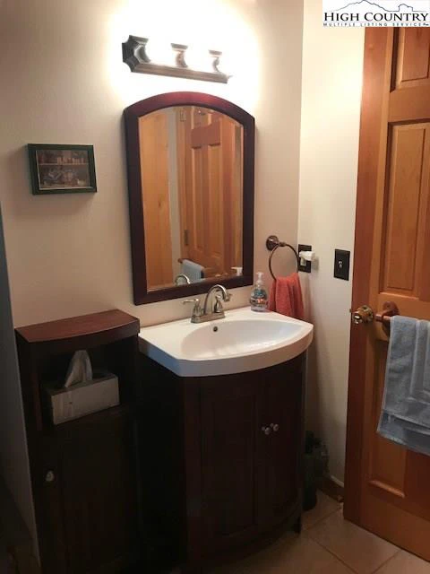 Image number 7 for the current listing