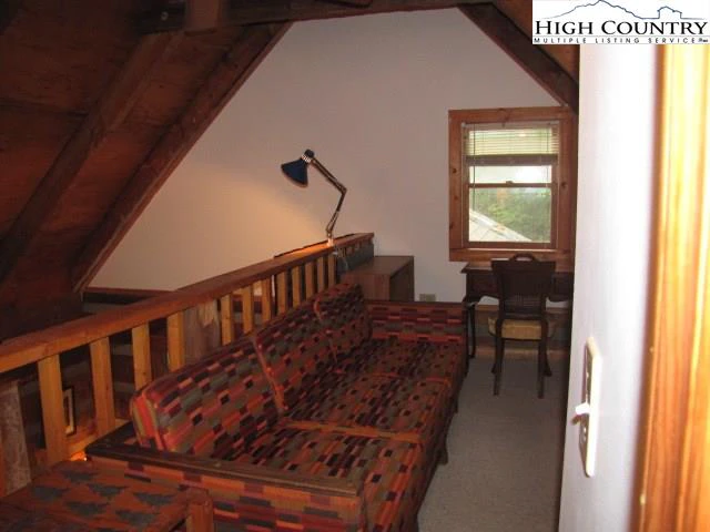 Image number 18 for the current listing