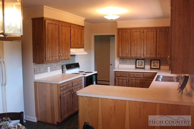 Image number 9 for the current listing