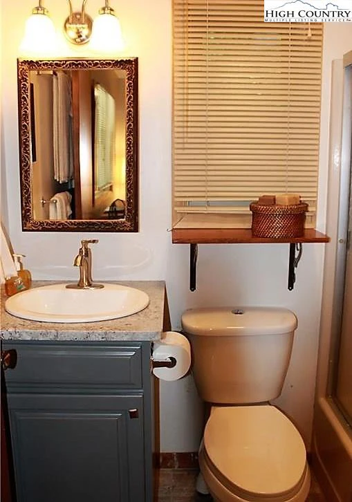 Image number 9 for the current listing