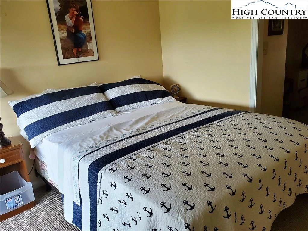 Image number 5 for the current listing
