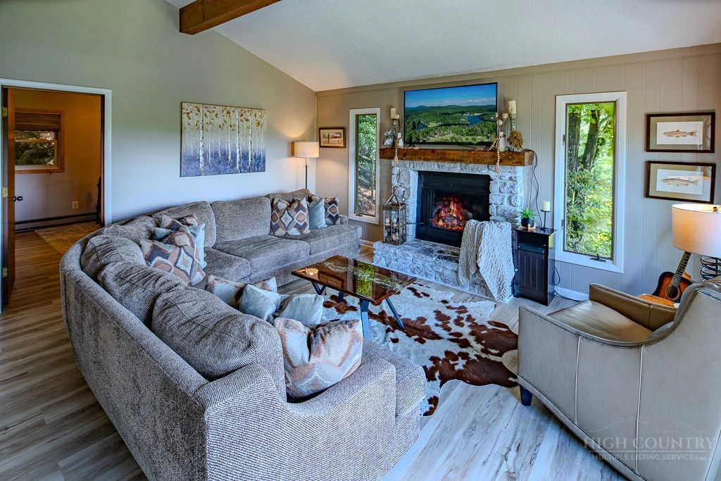 Image number 12 for the current listing