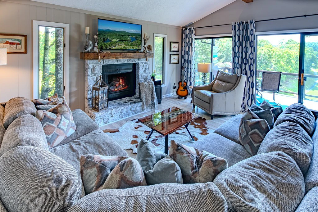 Image number 14 for the current listing