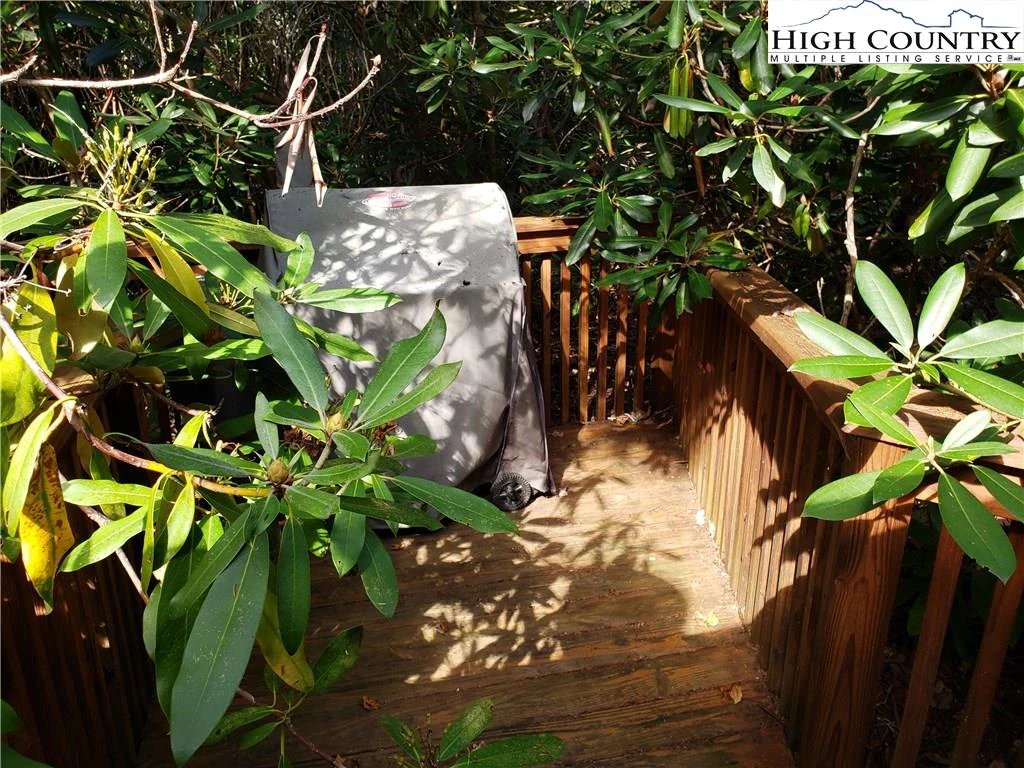 Image number 13 for the current listing