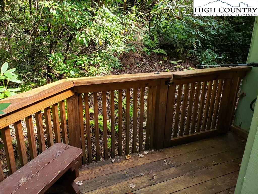 Image number 14 for the current listing