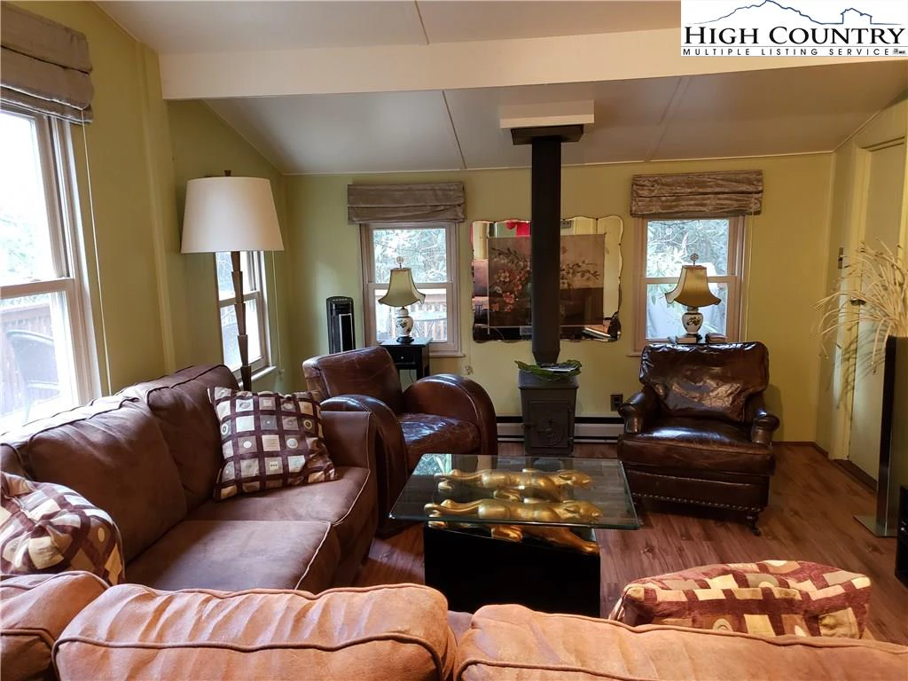 Image number 3 for the current listing