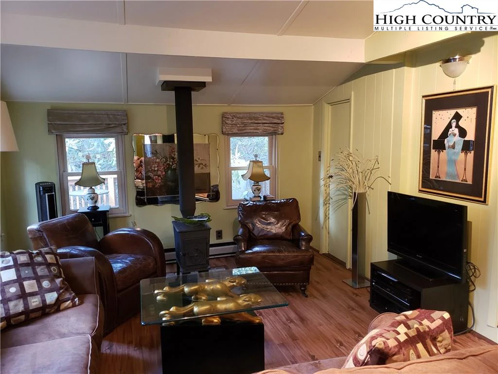 Image number 4 for the current listing