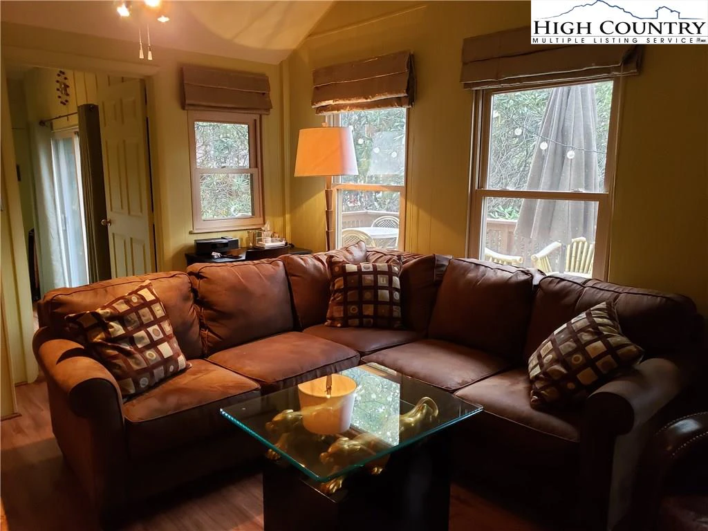 Image number 5 for the current listing