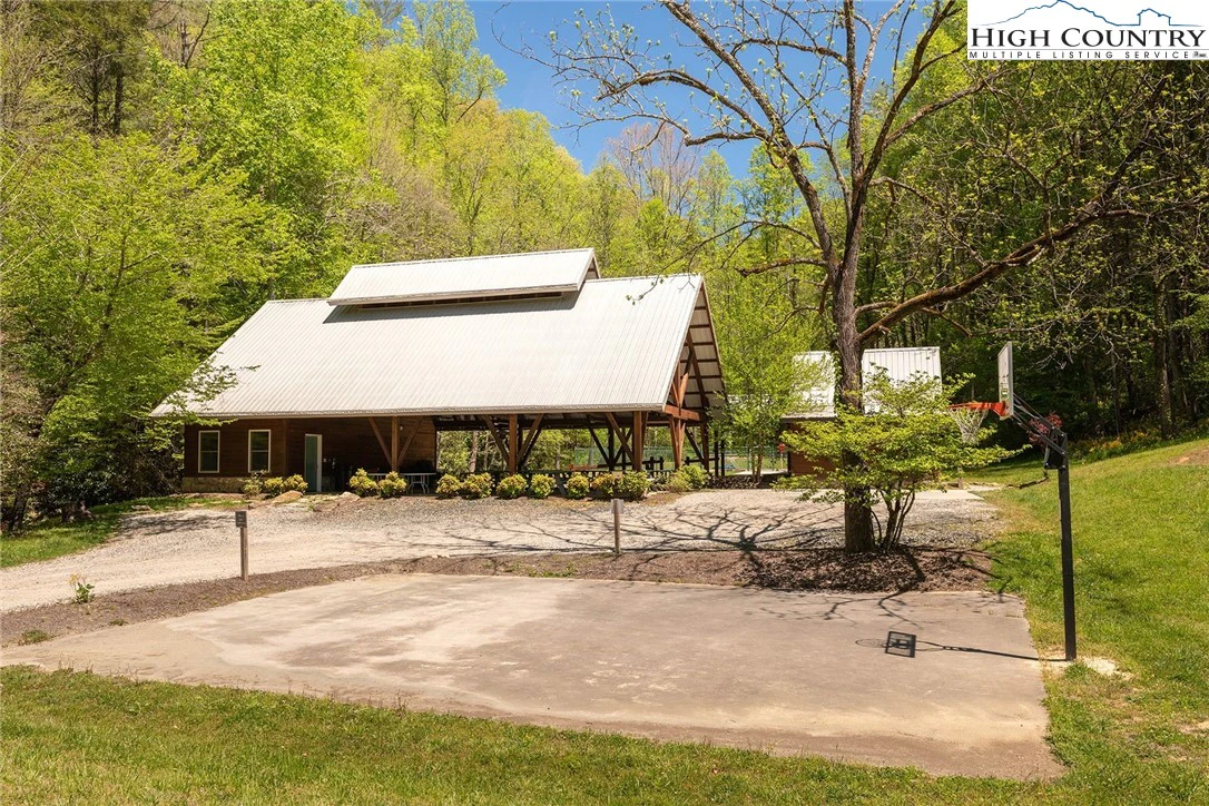 Image number 13 for the current listing