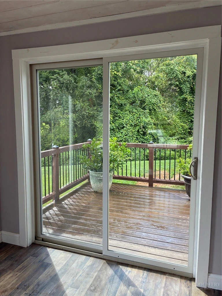 Image number 11 for the current listing