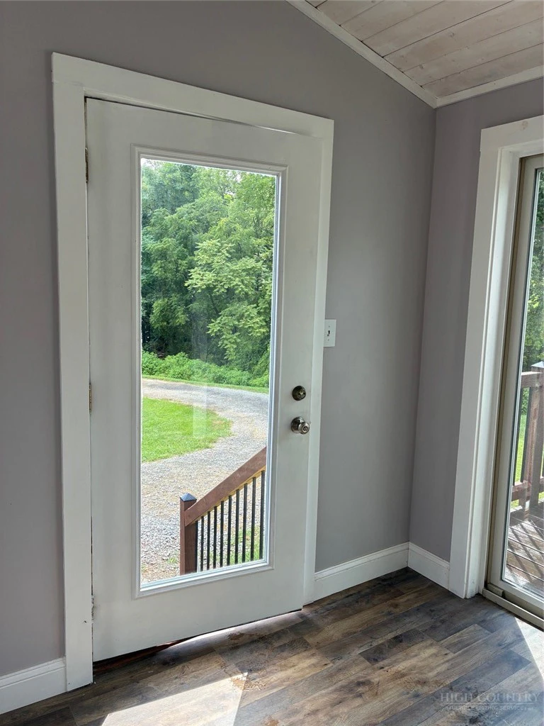 Image number 12 for the current listing