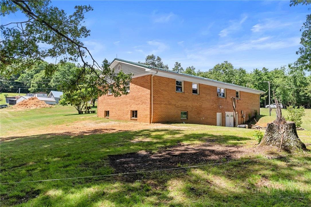 Image number 4 for the current listing