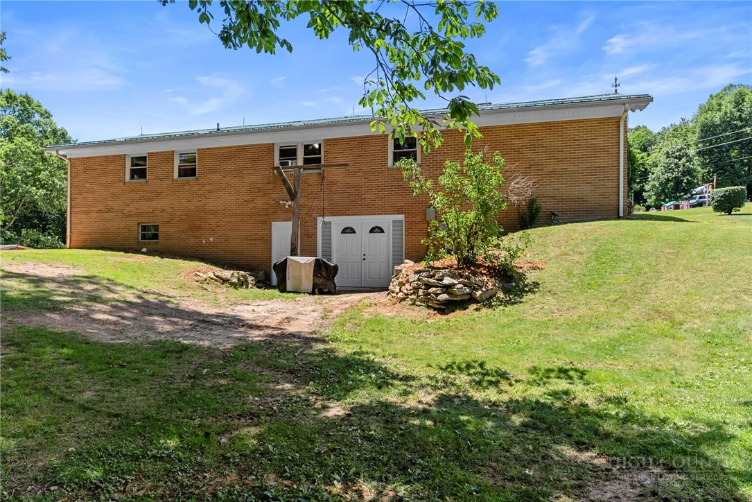 Image number 9 for the current listing