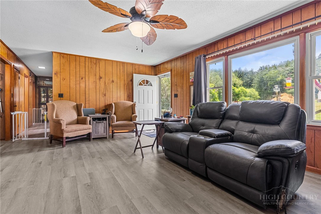 Image number 10 for the current listing