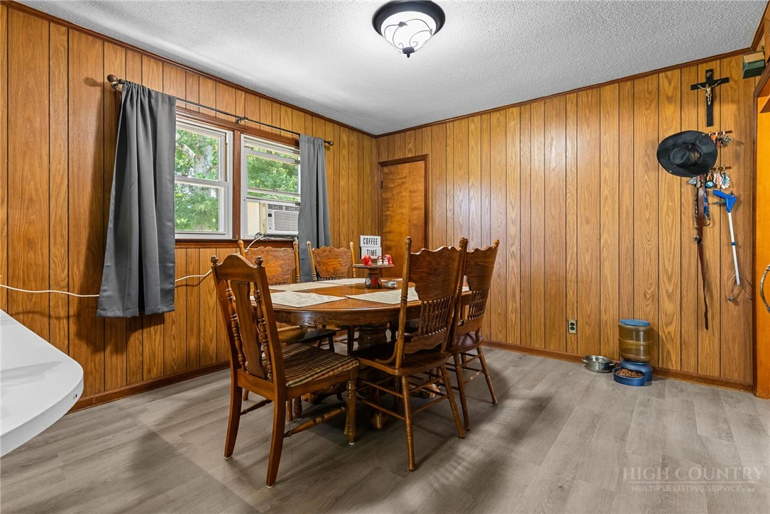 Image number 13 for the current listing