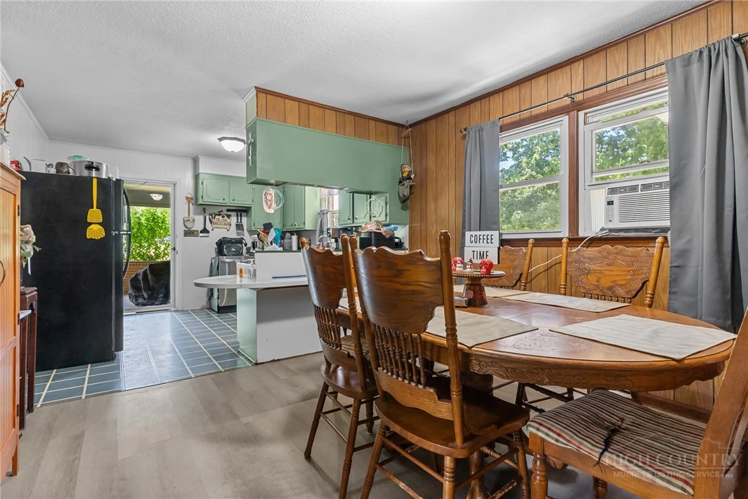 Image number 14 for the current listing
