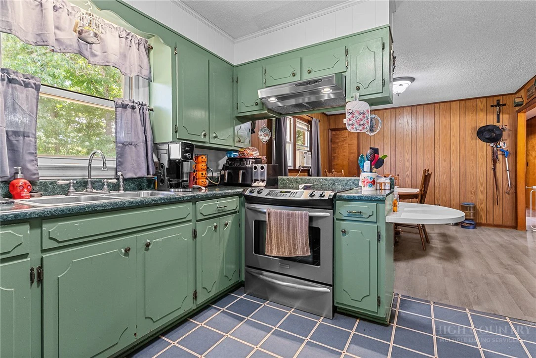 Image number 16 for the current listing