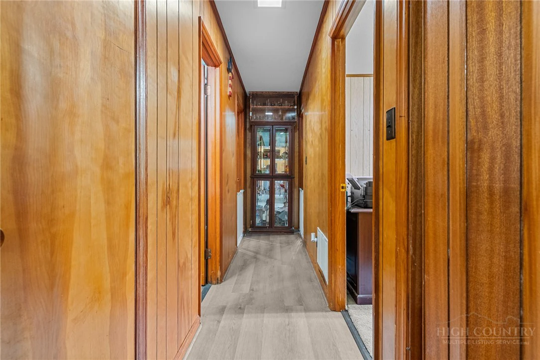 Image number 19 for the current listing