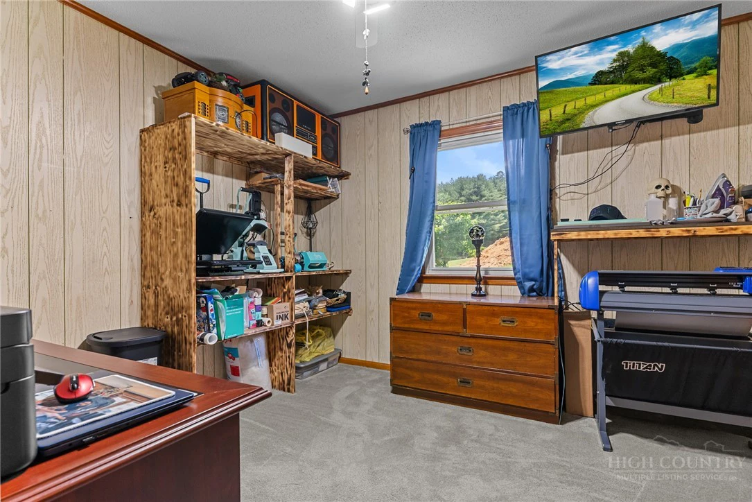 Image number 21 for the current listing
