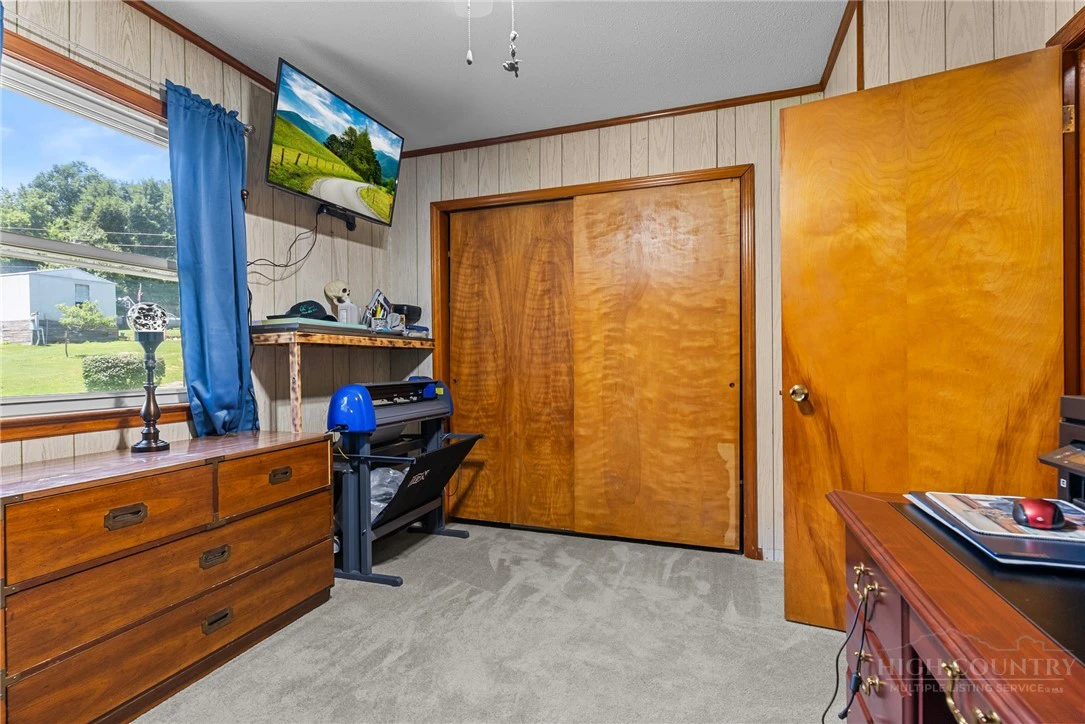 Image number 22 for the current listing