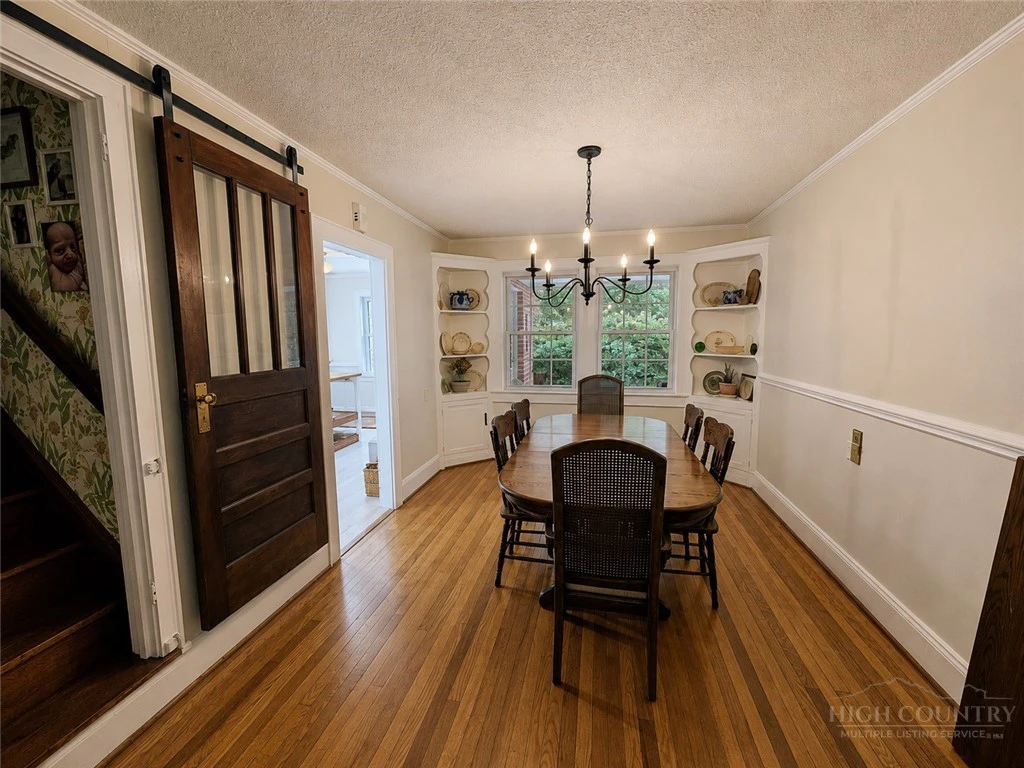 Image number 5 for the current listing