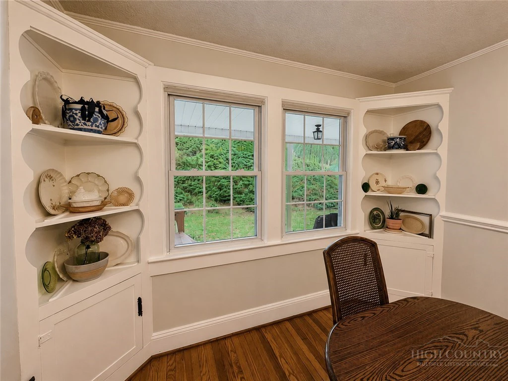 Image number 6 for the current listing
