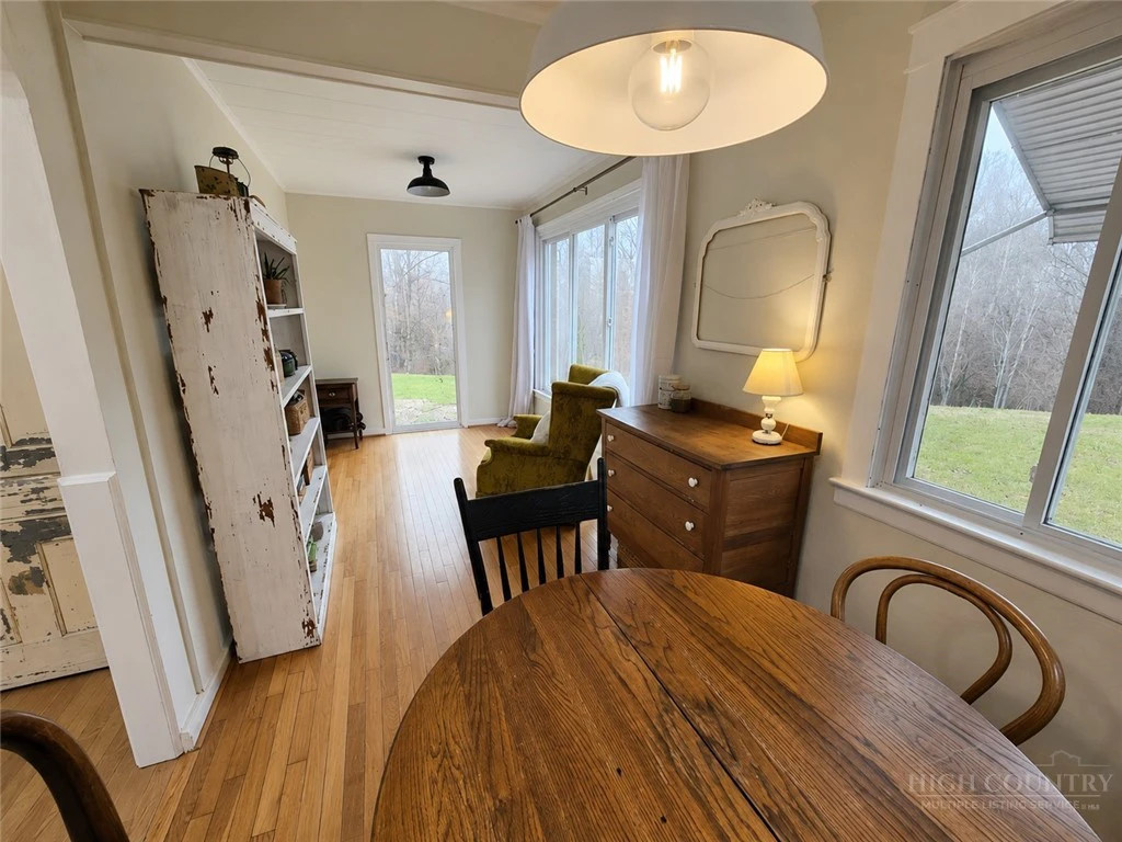 Image number 8 for the current listing